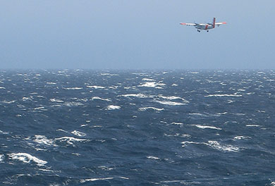 twin otter flies past FLIP during HiRes experiment